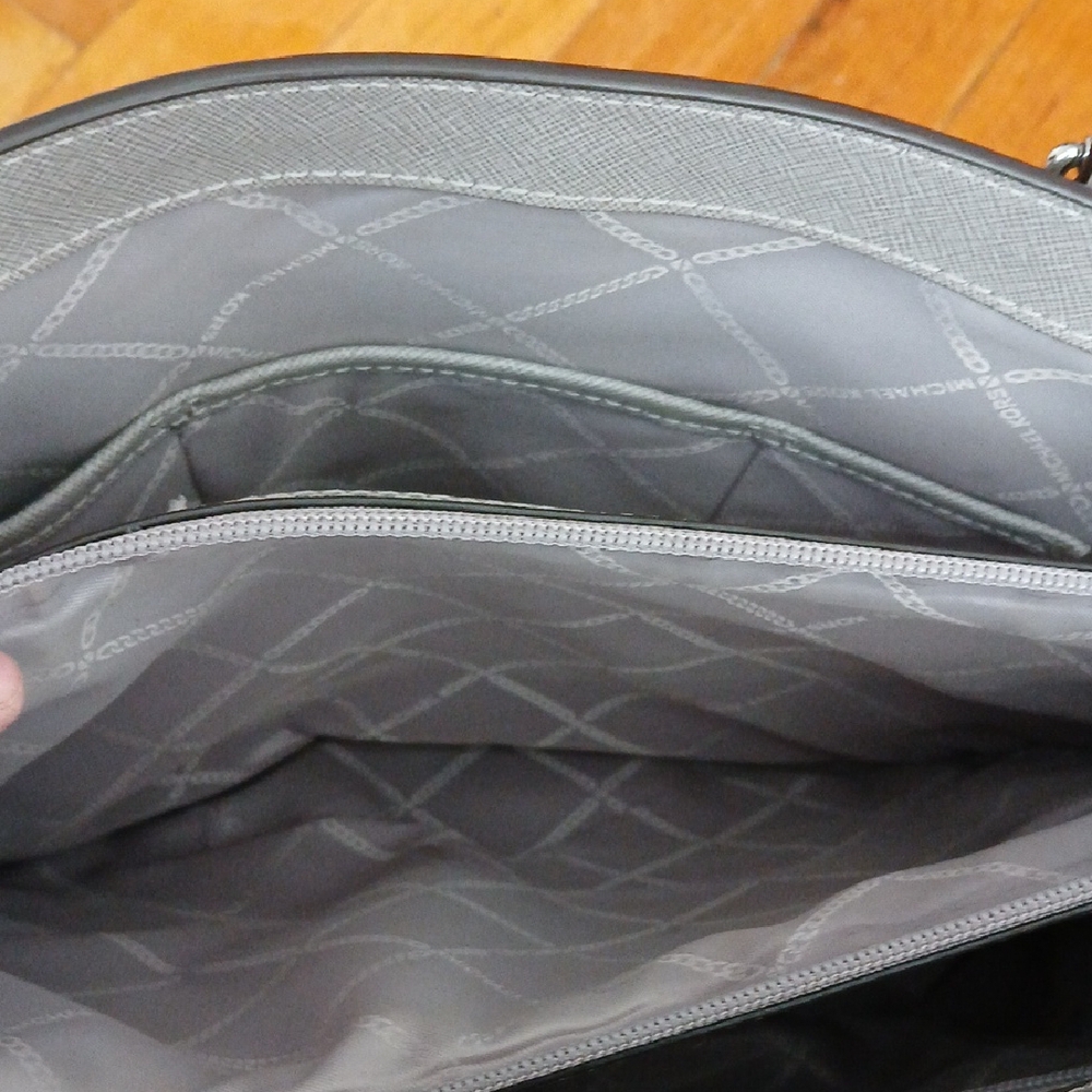 Michael Kors Voyager East West Tote - Picture 7 of 9